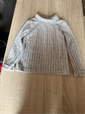 Titre  Girls’ Gray Ribbed Mock Neck Long Sleeve Top